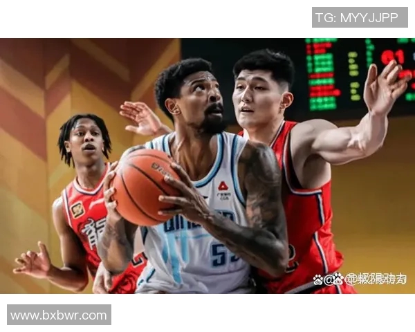 CBA激战广州队迎战青岛队双方全力争胜展现篮球魅力与团队精神