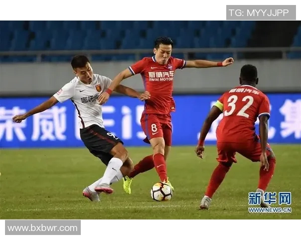 上港主场迎战恒大激情对决2018年11月3日足球盛宴再掀高潮